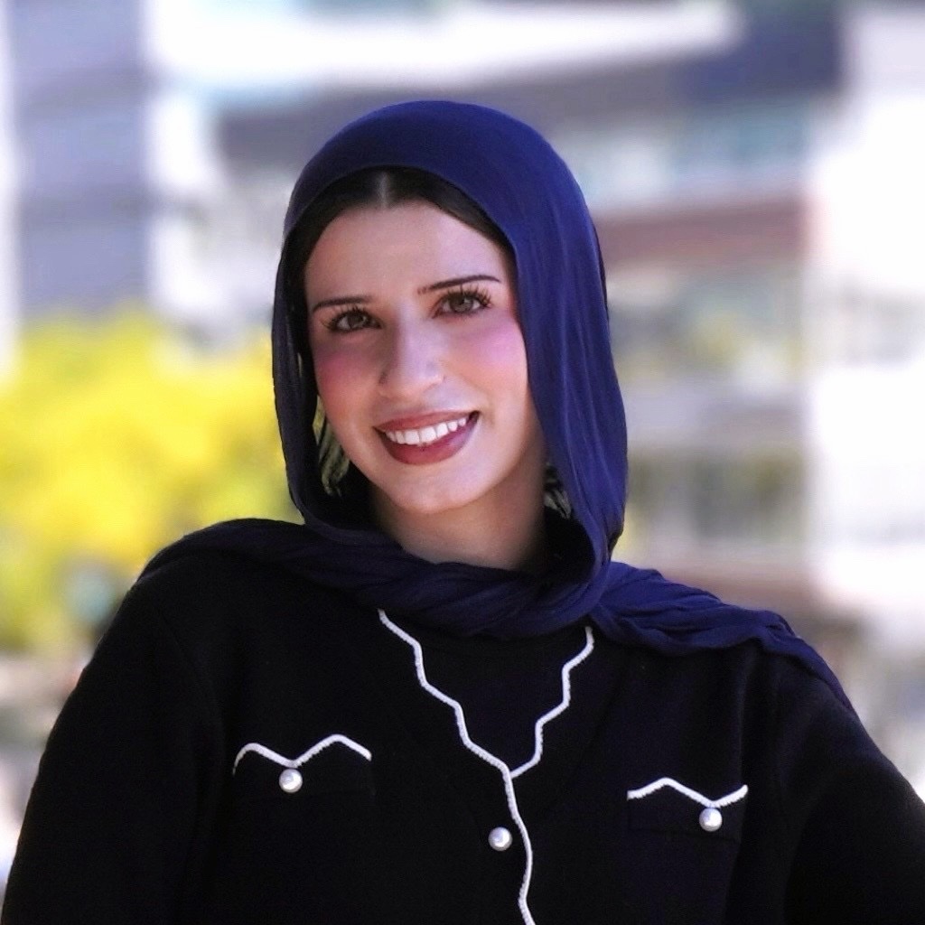 Moly Kheraz headshot
